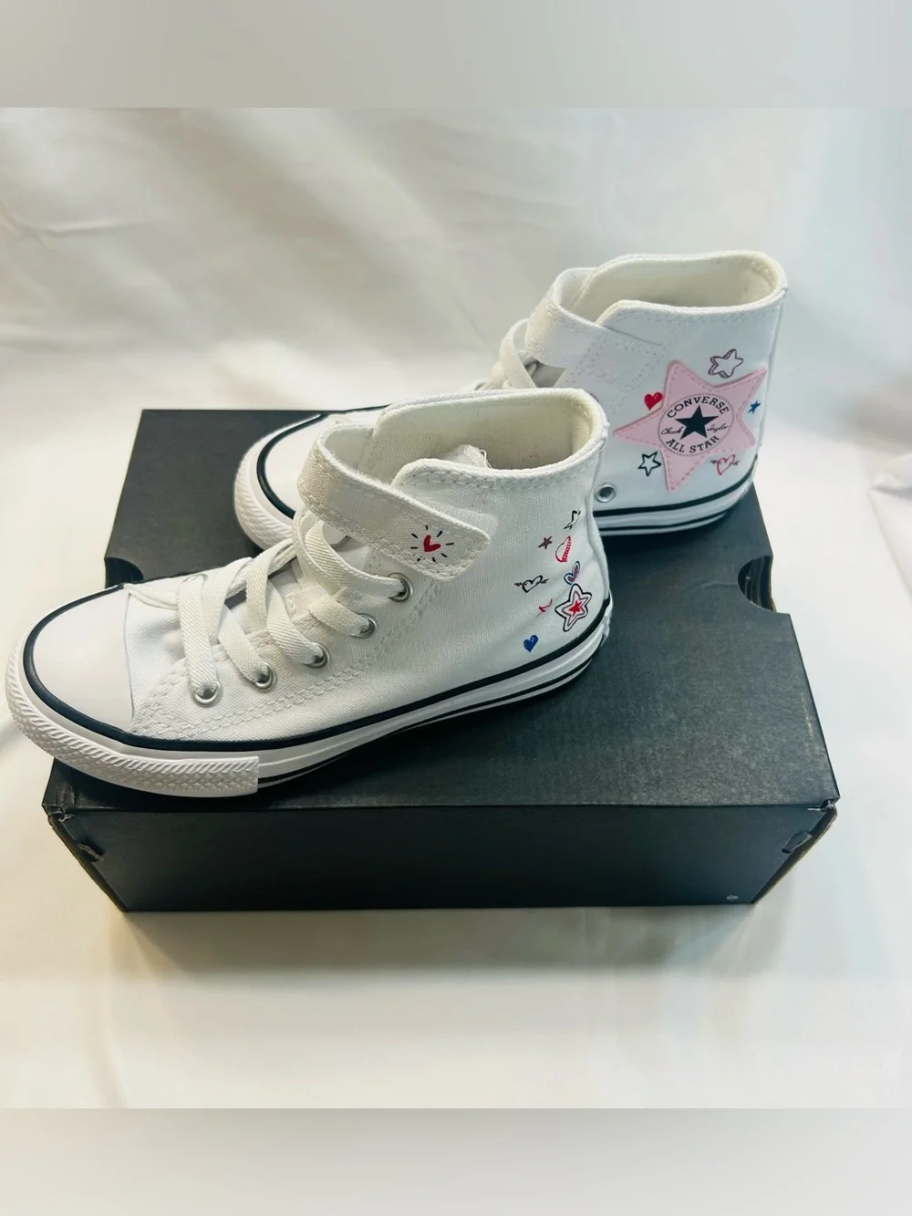 Converse Kids White High-Top Sneakers with Pink & Navy Star Details.  New In Box